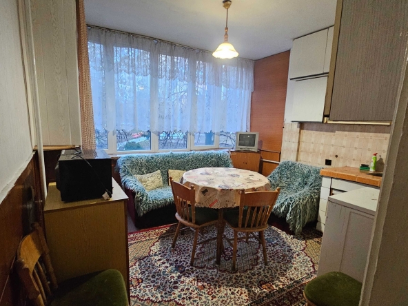 Дава се под наем Двустаен апартамент в с. Горна Митрополия, Област Плевен - 67 кв.м за 204 € - Снимка #1