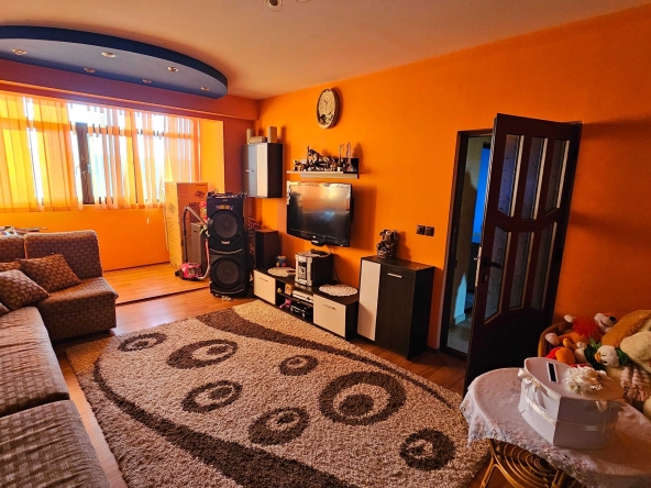 Тристаен апартамент в Разград, Орел - 76 кв.м за 1074 €/кв.м - Снимка #1