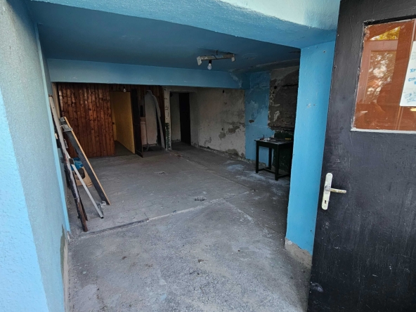 Магазин в Разград, Варош - 45 кв.м за 1134 €/кв.м - Снимка #1