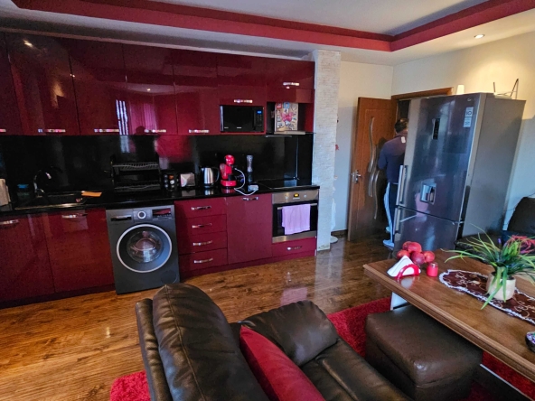 Тристаен апартамент в Разград, Варош - 76 кв.м за 2349 €/кв.м - Снимка #1