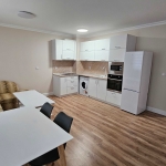 Дава се под наем Тристаен апартамент в Разград, Васил Левски - 89 кв.м за 612 € - Снимка #1