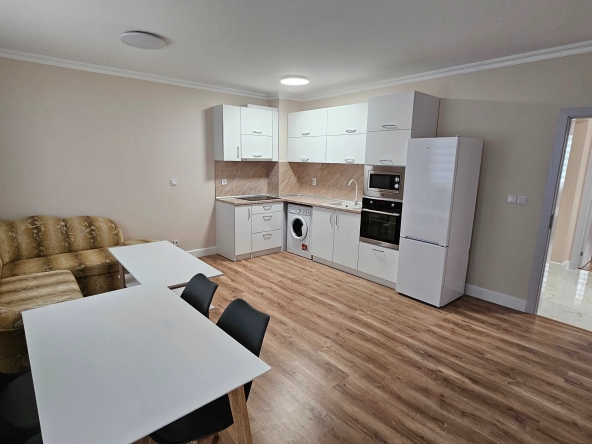 Дава се под наем Тристаен апартамент в Разград, Васил Левски - 89 кв.м за 612 € - Снимка #1