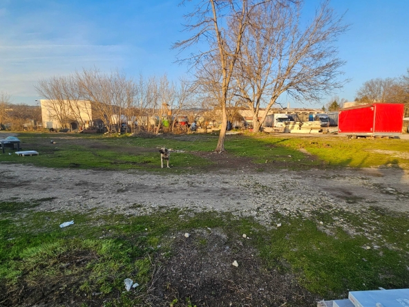 Дава се под наем Парцел в Разград, Промишлена зона - Запад - 4416 кв.м за 1107.72 € - Снимка #1