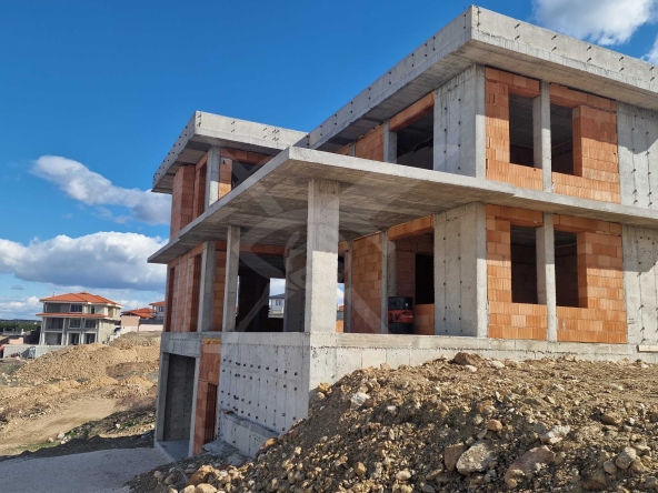 Къща в с. Марково, Област Пловдив - 380 кв.м за 381 €/кв.м - Снимка #1