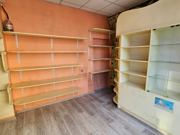 Дава се под наем Магазин в Разград, Освобождение - 20 кв.м за 797.64 € - Снимка #1