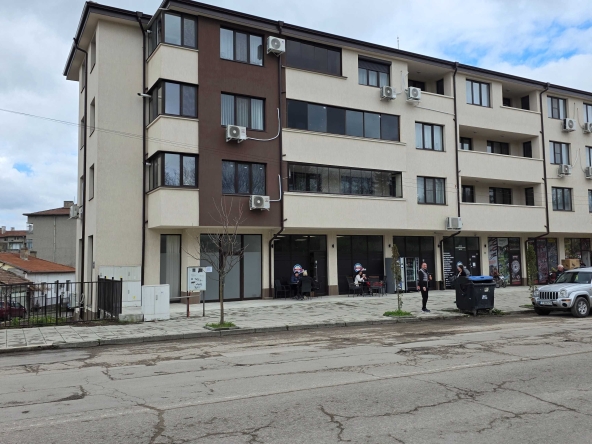 Дава се под наем Магазин в Търговище, Изток 1 - 80 кв.м за 598.23 € - Снимка #1