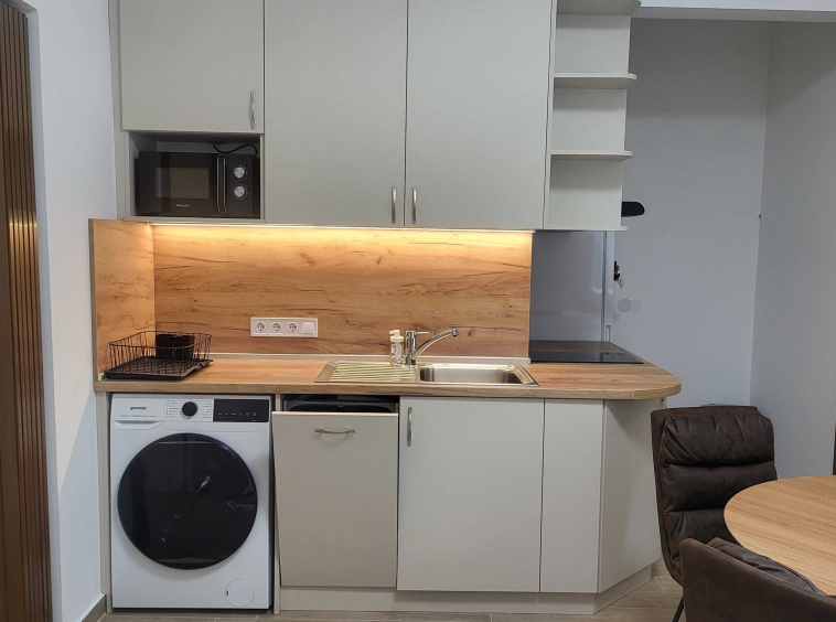 Дава се под наем Двустаен апартамент в София, Център - 55 кв.м за 698.19 € - Снимка #1