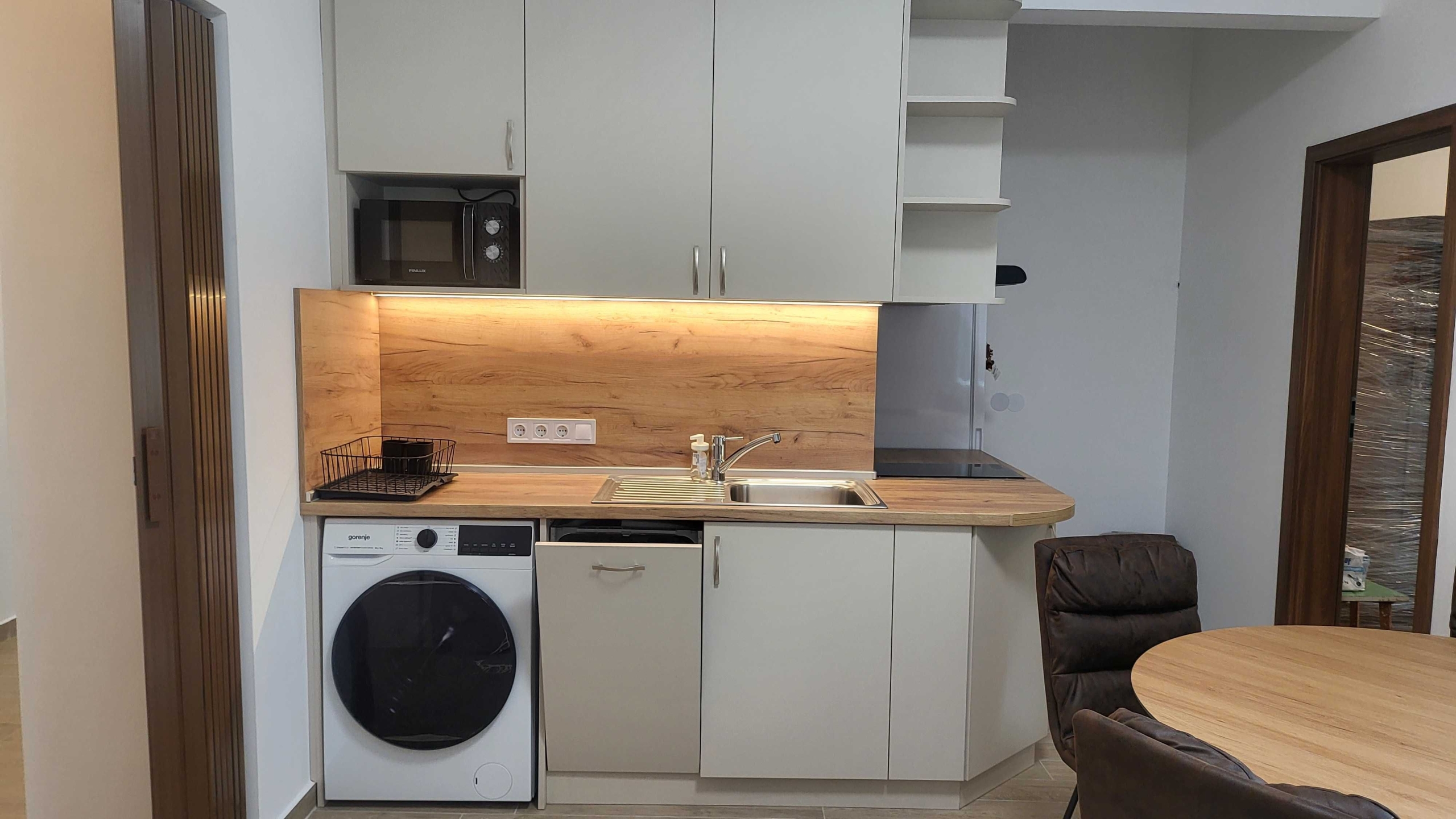 Дава се под наем Двустаен апартамент в София, Център - 55 кв.м за 698.19 € - Снимка #1