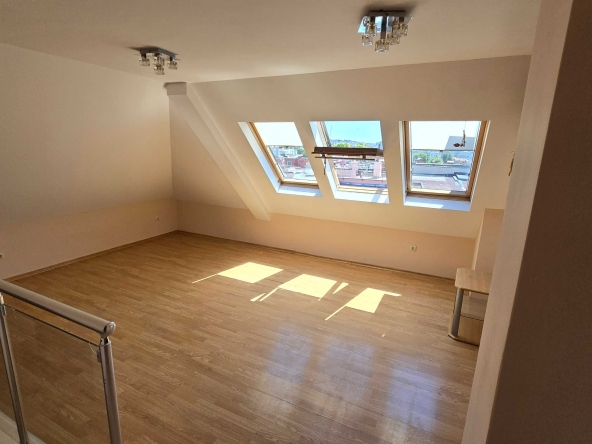 Тристаен апартамент в Варна, Цветен квартал - 77 кв.м за 1252 €/кв.м - Снимка #1
