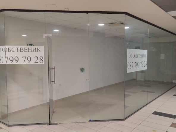 Магазин в Плевен, Идеален център - 28 кв.м за 328 €/кв.м - Снимка #1