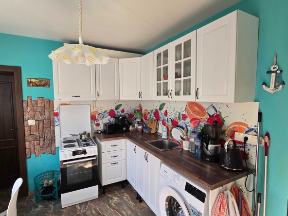 Тристаен апартамент в Перник, Център - 72 кв.м за 1389 €/кв.м - Снимка #1