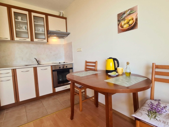 Дава се под наем Едностаен апартамент в Свети Влас - 42 кв.м за 200 € - Снимка #1