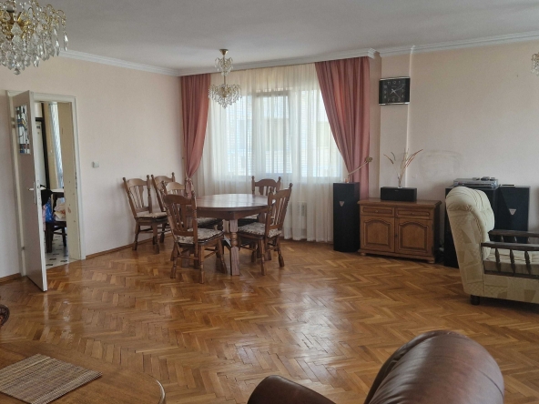 Дава се под наем Четиристаен апартамент в София, Малинова долина - 130 кв.м за 765 € - Снимка #1