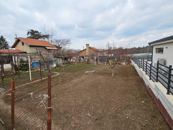 Къща в Добрич, м-т Газибаба - 450 кв.м за 145 €/кв.м - Снимка #1