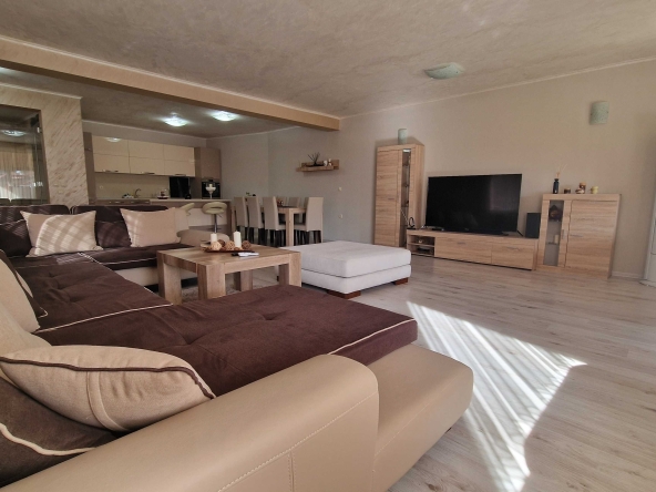 Къща в Съединение - 250 кв.м за 347 €/кв.м - Снимка #1