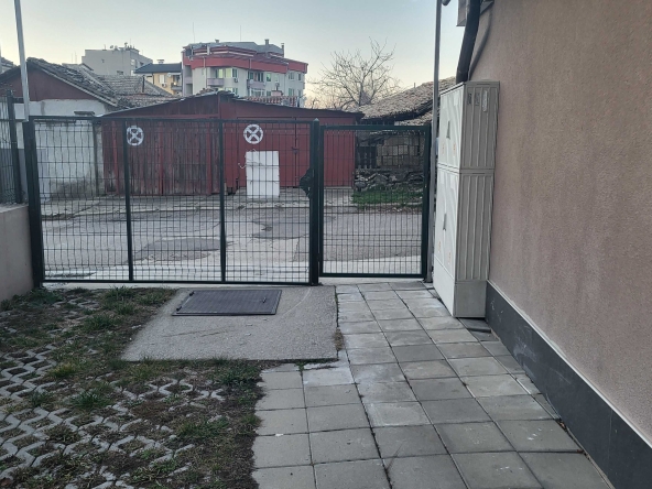 Дава се под наем Гараж / Паркомясто в Търговище, Изток 1 - 10 кв.м за 25.5 € - Снимка #1