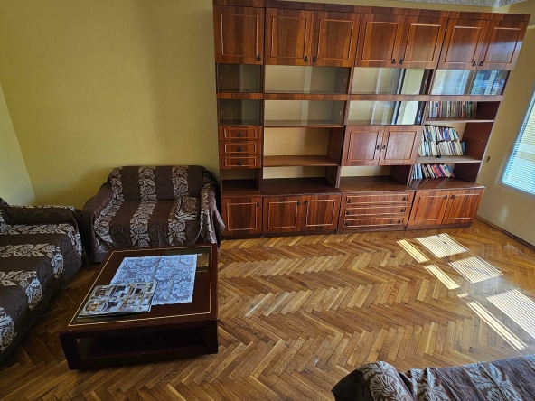 Дава се под наем Тристаен апартамент в Разград, Орел - 78 кв.м за 204 € - Снимка #1