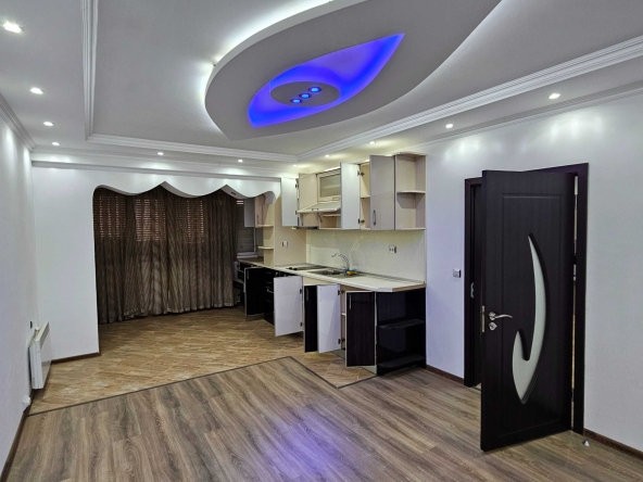 Дава се под наем Двустаен апартамент в Разград, Орел - 62 кв.м за 255 € - Снимка #1