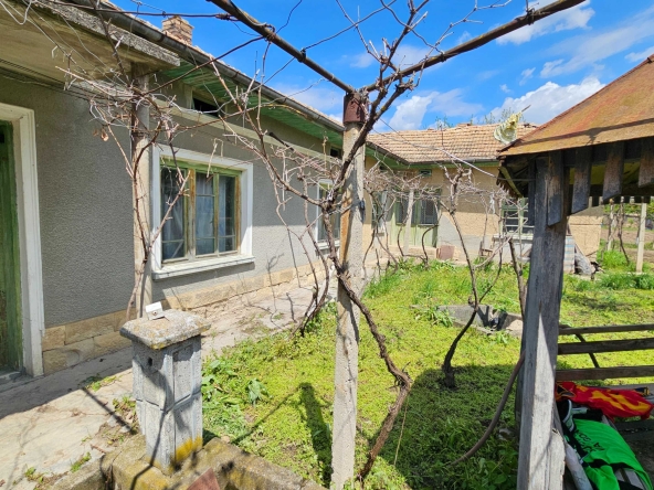 Къща в с. Садина, Област Търговище - 75 кв.м за 150 €/кв.м - Снимка #1