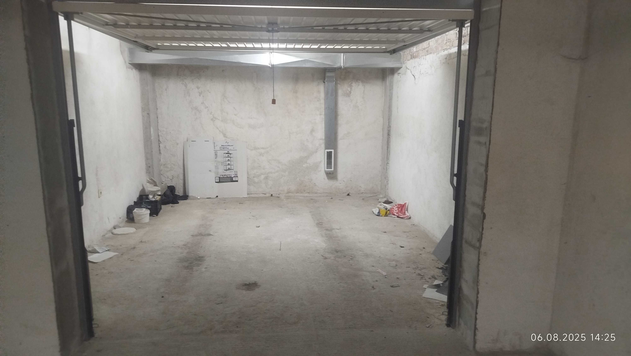 Дава се под наем Гараж / Паркомясто в София, Център - 19 кв.м за 102 € - Снимка #1