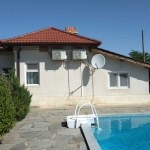 Дава се под наем Къща в с. Поляна, Област Силистра - 200 кв.м за 130000 € - Снимка #1