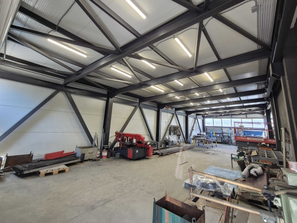 Дава се под наем Промишлена сграда в София, Малашевци - 220 кв.м за 1834.98 € - Снимка #1