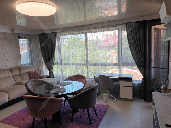 Двустаен апартамент в Пловдив, Център - 76 кв.м за 2303 €/кв.м - Снимка #1