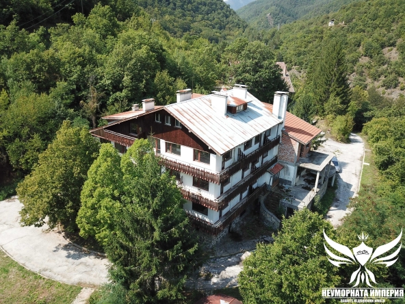 Хотел в с. Нареченски бани, Област Пловдив - 3557 кв.м за 155 €/кв.м - Снимка #1