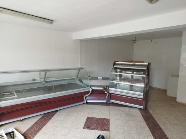 Дава се под наем Магазин в Сливен, Комлука - 45 кв.м за 153 € - Снимка #1