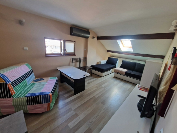 Тристаен апартамент в Бургас, Център - 60 кв.м за 2150 €/кв.м - Снимка #1