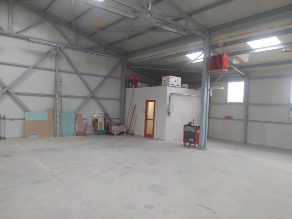 Дава се под наем Магазин в Варна, Галата - 640 кв.м за 2295 € - Снимка #1