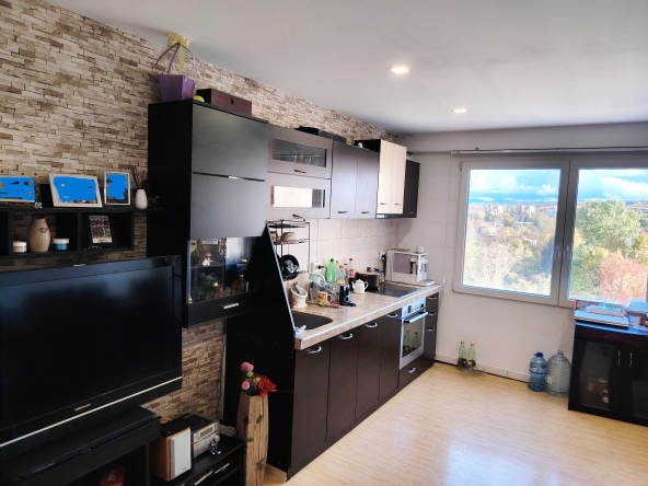 Тристаен апартамент в Кюстендил, Бузлуджа - 71 кв.м за 1039 €/кв.м - Снимка #1