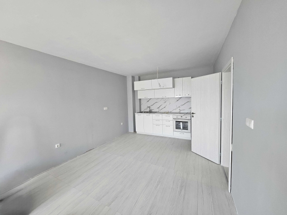 Тристаен апартамент в Пловдив, Остромила - 80 кв.м за 1988 €/кв.м - Снимка #1