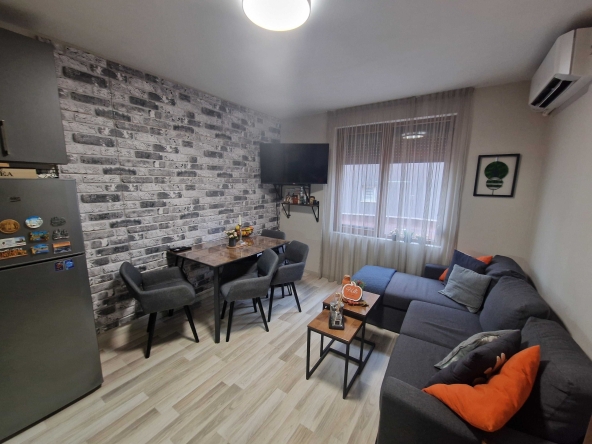 Тристаен апартамент в Благоевград, Широк център - 60 кв.м за 2034 €/кв.м - Снимка #1