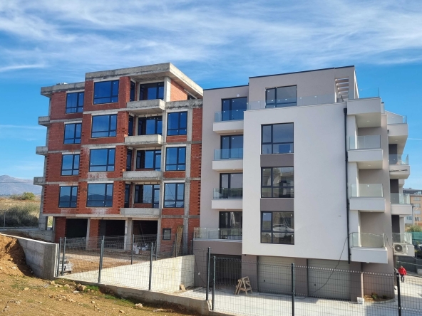 Тристаен апартамент в Благоевград, Освобождение - 106 кв.м за 1000 €/кв.м - Снимка #1