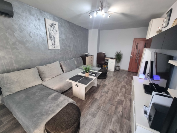 Двустаен апартамент в Благоевград, Орлова чука - 63 кв.м за 1143 €/кв.м - Снимка #1