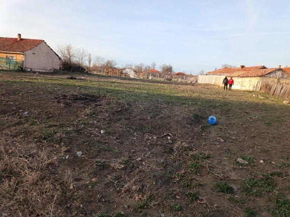 Парцел в с. Браничево, Област Шумен - 1557 кв.м за 18 €/кв.м - Снимка #1