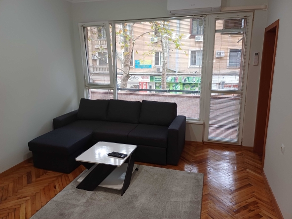 Двустаен апартамент в Бургас, Център - 87 кв.м за 1524 €/кв.м - Снимка #1