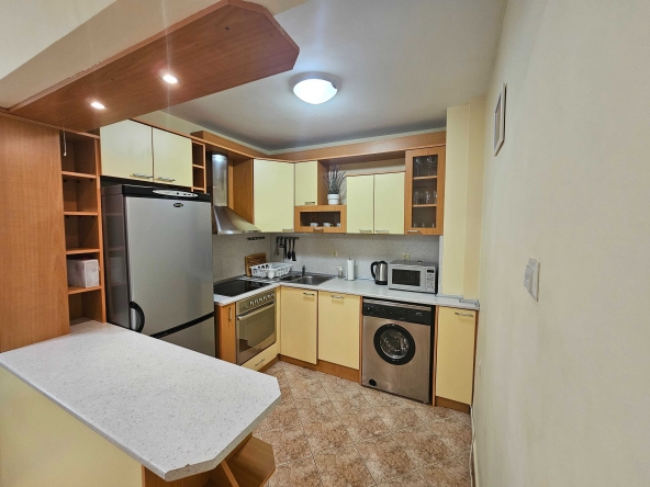 Дава се под наем Двустаен апартамент в Варна, Цветен квартал - 60 кв.м за 548.25 € - Снимка #1