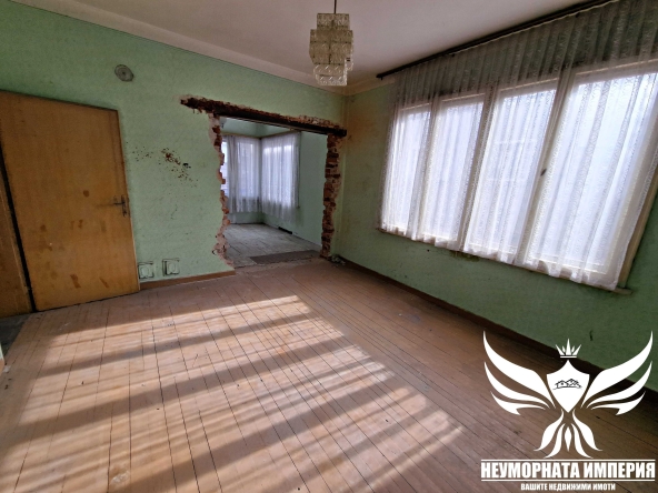 Тристаен апартамент в Асеновград - 128 кв.м за 779 €/кв.м - Снимка #1