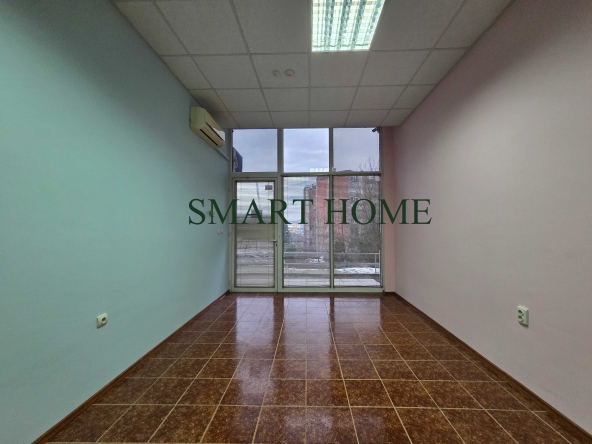 Дава се под наем Офис в Велико Търново, Център - 28 кв.м за 169.32 € - Снимка #1