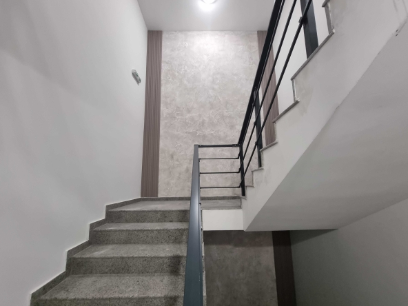 Тристаен апартамент в Благоевград, Освобождение - 83 кв.м за 538 €/кв.м - Снимка #1