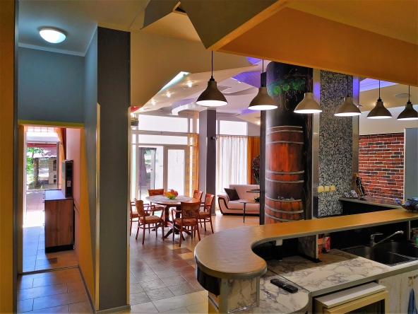 Заведение в Русе, Мидия Енос - 138 кв.м за 647 €/кв.м - Снимка #1
