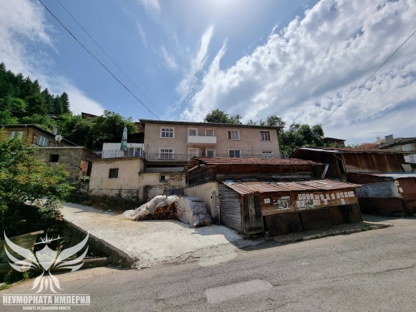 Къща в с. Забърдо, Област Смолян - 225 кв.м за 116 €/кв.м - Снимка #1