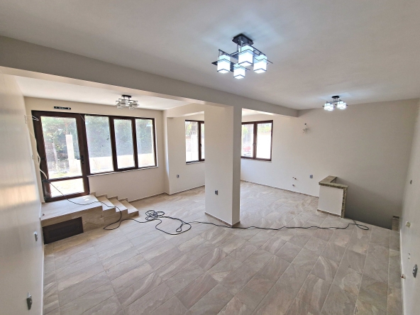 Дава се под наем Офис в Асеновград - 60 кв.м за 332.01 € - Снимка #1