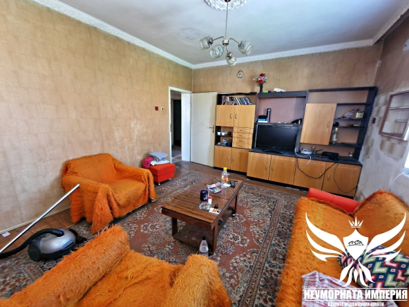 Тристаен апартамент в Асеновград - 155 кв.м за 678 €/кв.м - Снимка #1