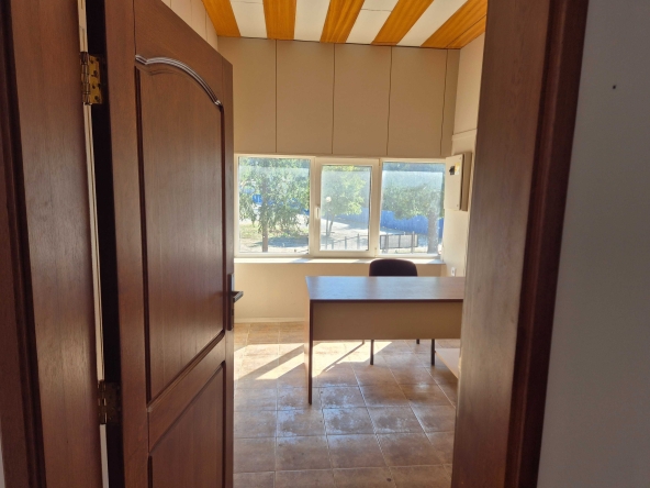 Дава се под наем Офис в с. Церово, Област София-област - 10 кв.м за 81.6 € - Снимка #1