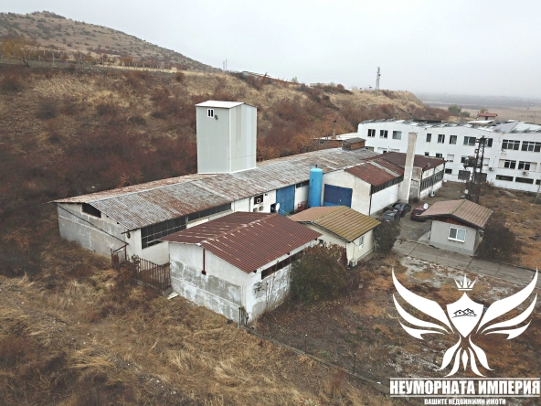 Дава се под наем Склад в Асеновград - 3040 кв.м за 427916.01 € - Снимка #1