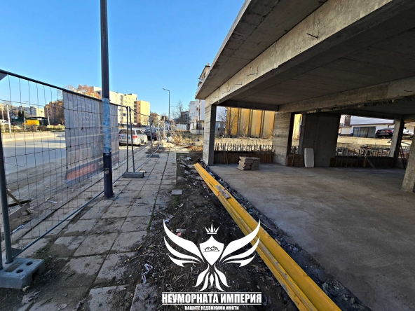 Дава се под наем Магазин в Асеновград - 300 кв.м за 2293.98 € - Снимка #1