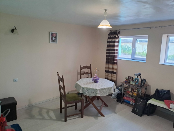 Тристаен апартамент в Плевен, 9-ти квартал - 95 кв.м за 403 €/кв.м - Снимка #1